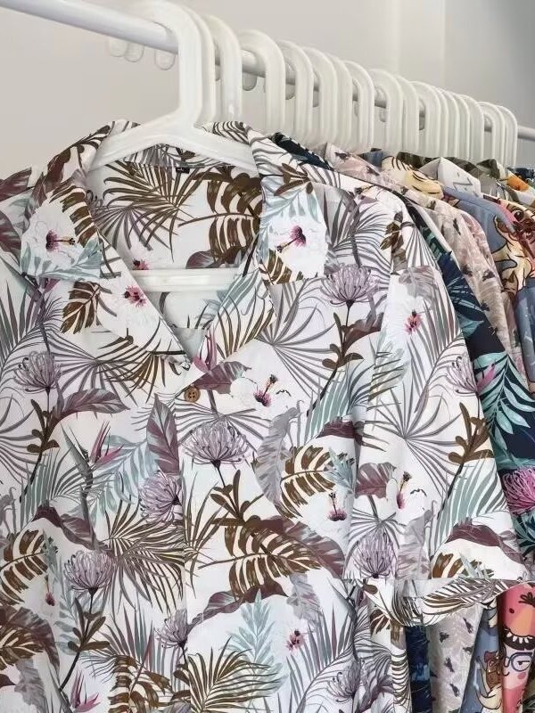 Vintage Hawaiian Floral Shirt - เสื้อเชิ้ตลายดอกไม้สไตล์ไทยวินเทจ แขนสั้นทรงหลวม คอปกคิวบา ดีไซน์สไตล์ฮาวาย แฟชั่นฤดูร้อนสำหรับทุกเพศ ลายพิมพ์เยาวชนยุคใหม่