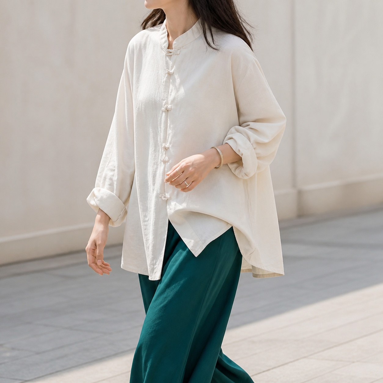 Shirts - เสื้อเชิ้ตแขนยาวทรงหลวม คอตั้ง เนื้อผ้ามีลวดลายยับสไตล์ศิลปะชนเผ่า ความยาวปกติสำหรับผู้หญิง